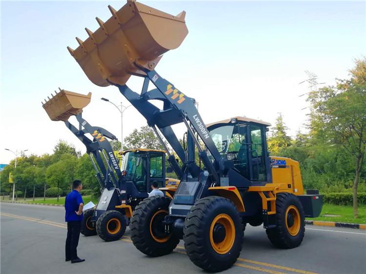 Chinese XCMG LW300FN 3ton small wheel loader with attachment price list